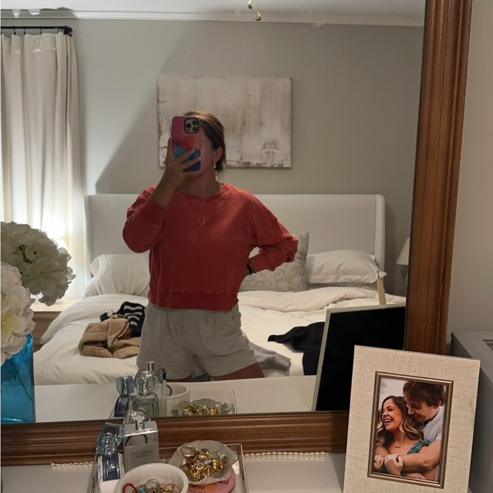 Cropped lightweight pullover